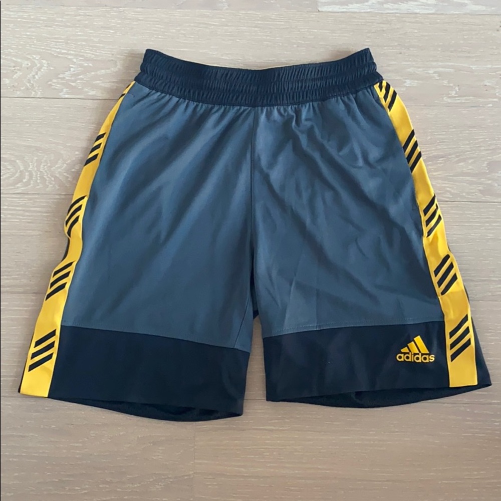 EUC adidas basketball club shorts